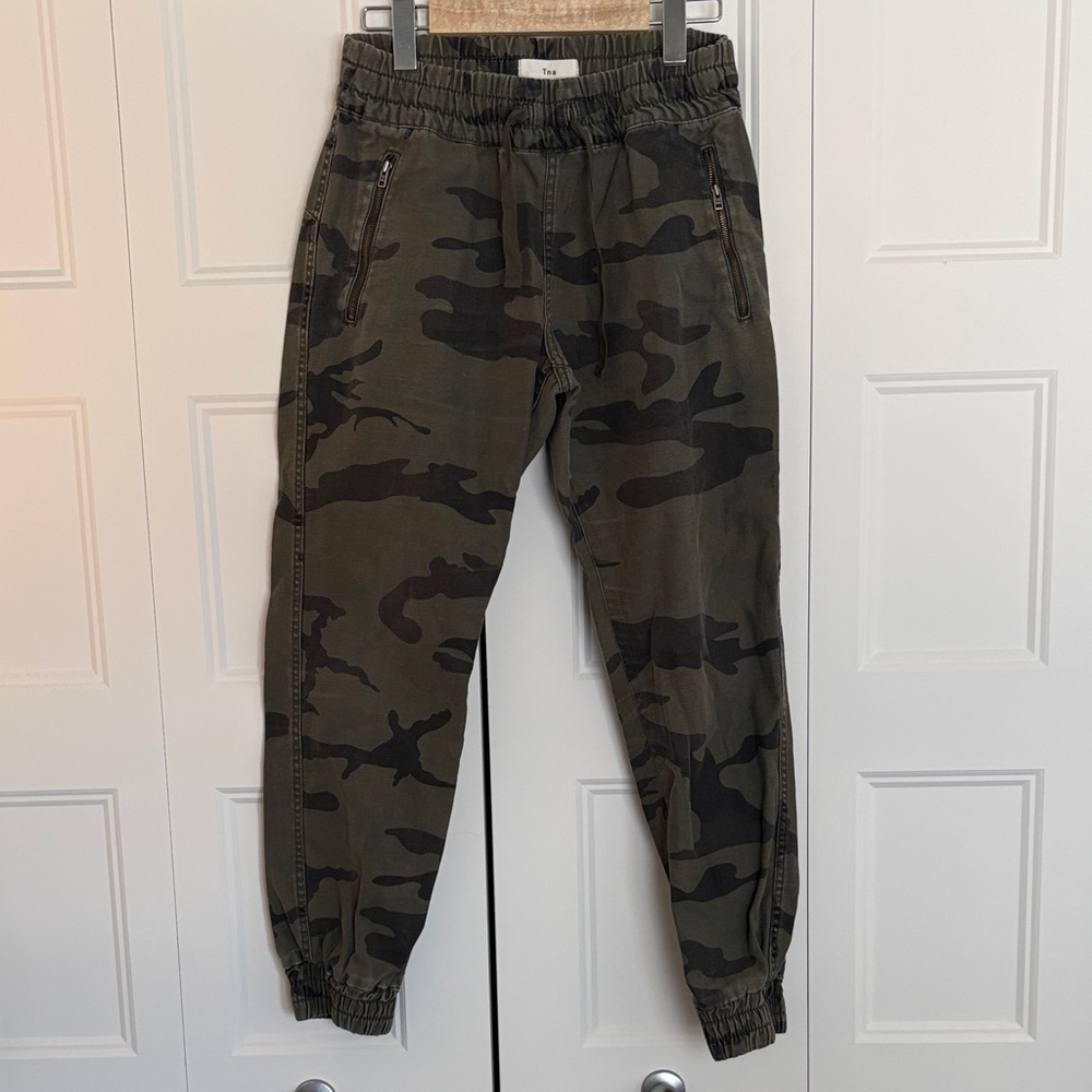 TNA Camouflage Jogger Pants w/ drawstring + pockets waist 14 inch inseam 25 inch